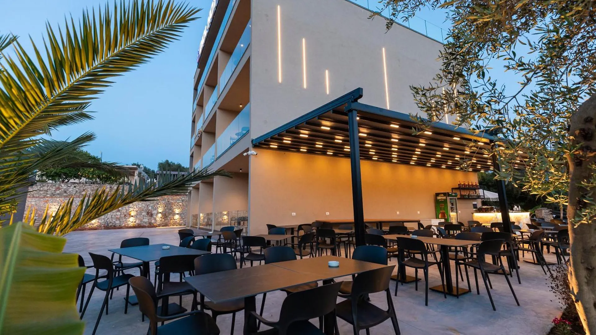 Diol Hotel クサミル