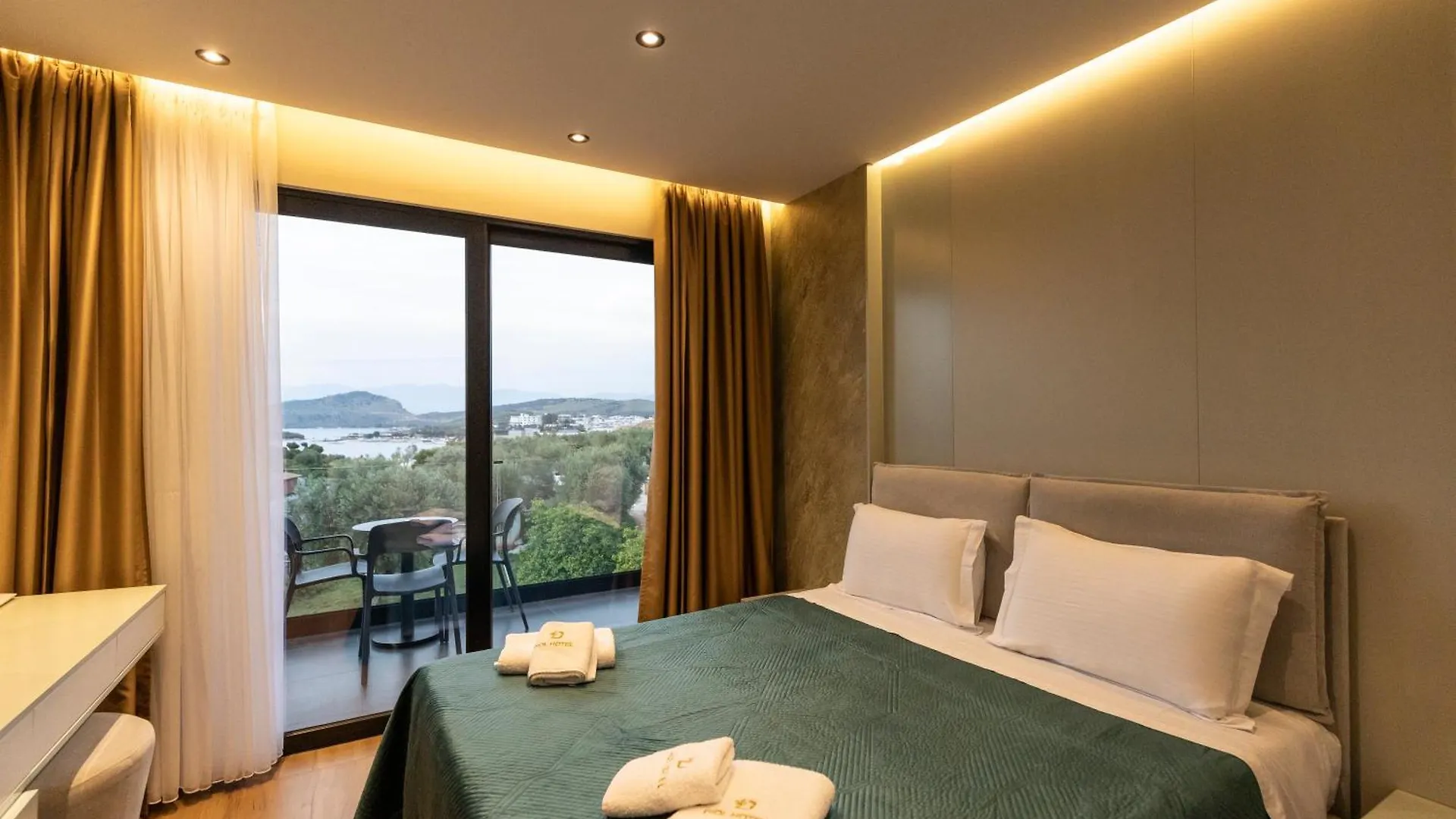 Diol Hotel クサミル